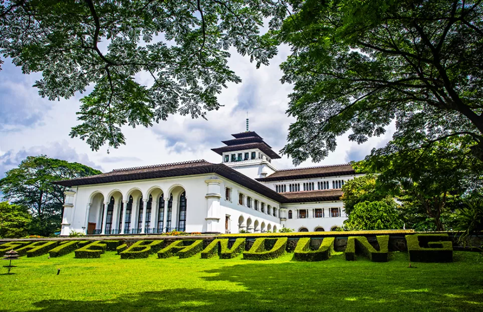 GEDUNG SATE
